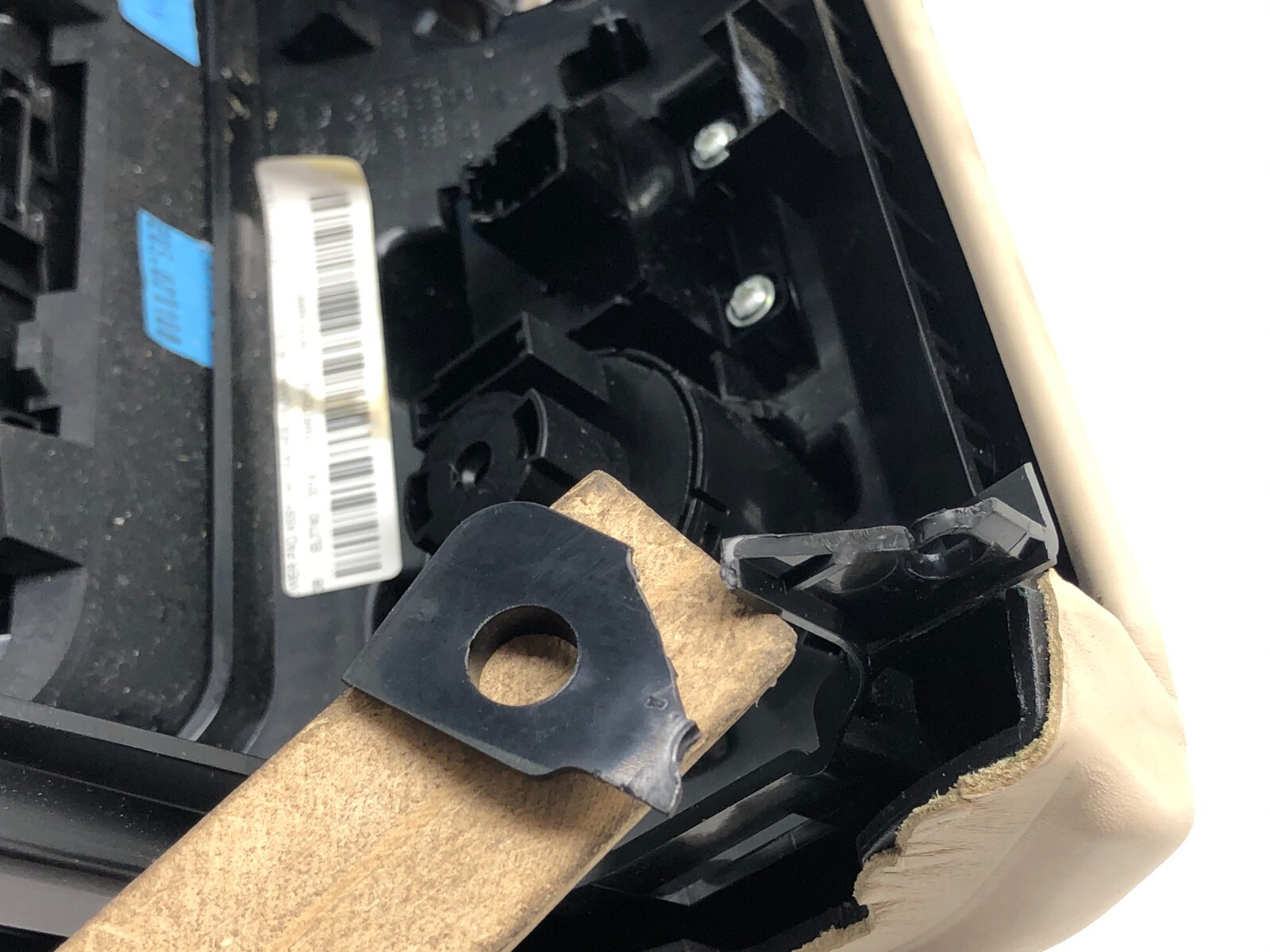 2014-2019 MASERATI GHIBLI LEFT DRIVER FRONT DASH LOWER KNEE PANEL W/ SWITCH OEM.