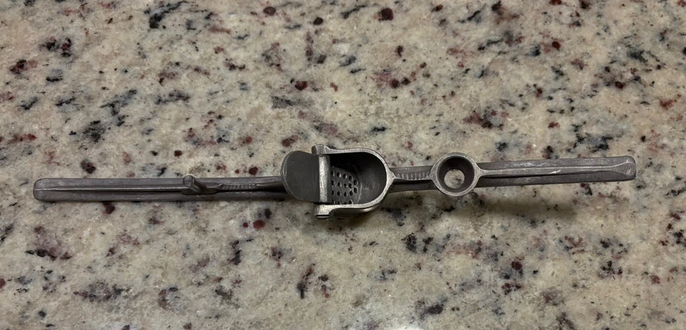 Prensa de ajo francesa vintage/cereza u aceituna y cascanueces, aluminio fundido Foto 4 de 4