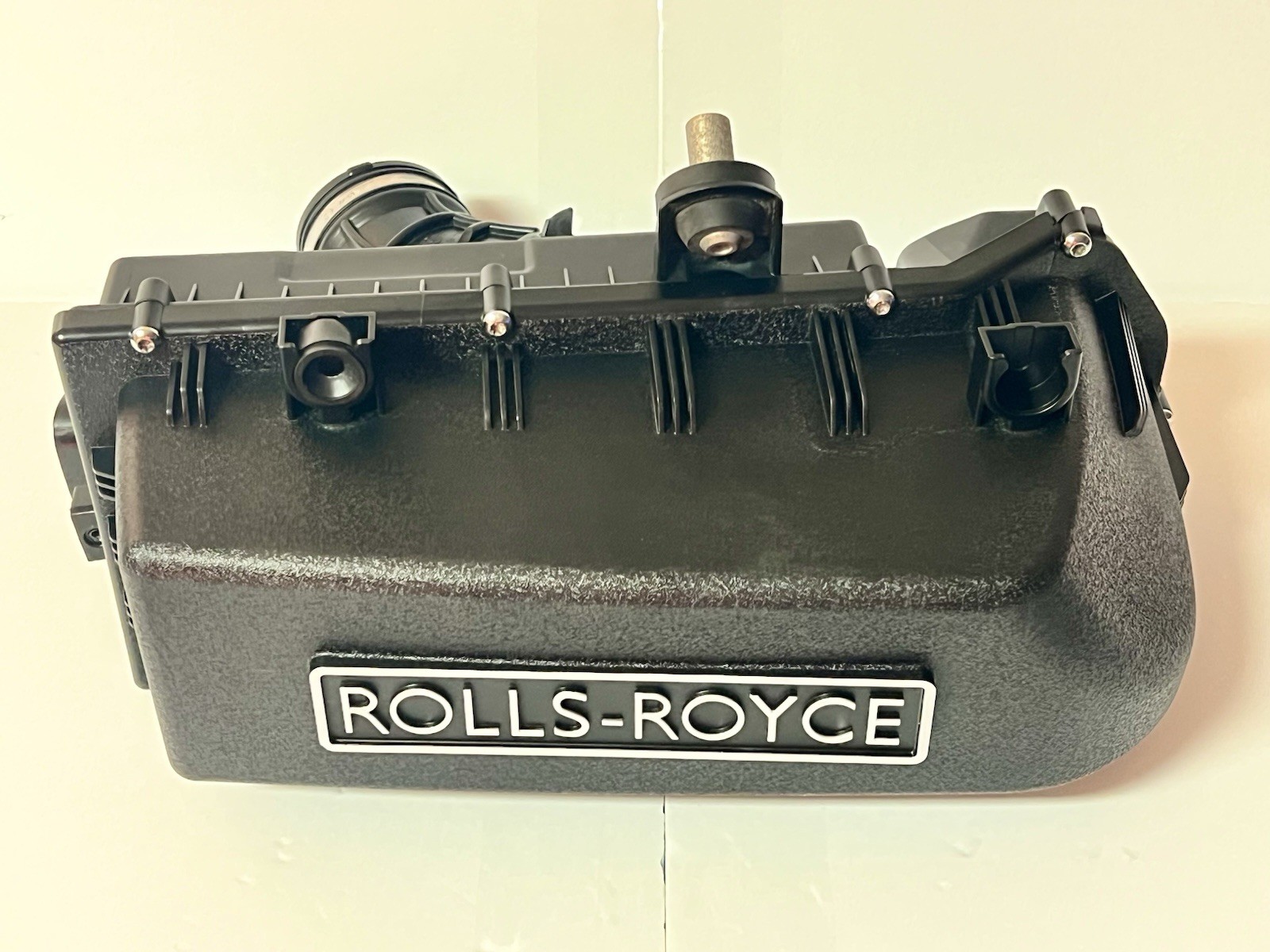 ROLLS ROYCE GHOST/WRAITH/DAWN ( BETWEEN 09-26)LEFT AIR INTAKE CLEANER FILTER BOX