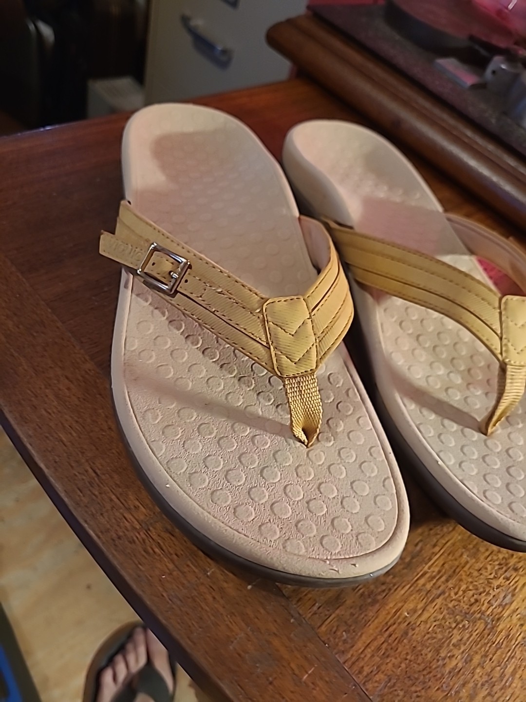 Vionic Women's Sandals Flip Flops Size  11