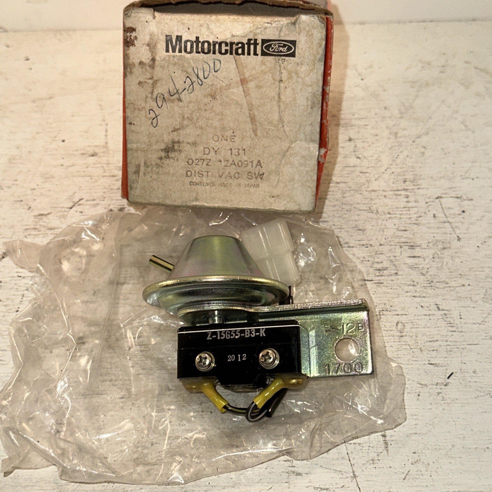 New OEM Ford Dy131 DISTRIBUTOR VACUUM CONTROL VALVE SWITCH Fits 1948-67 6 Cyl.