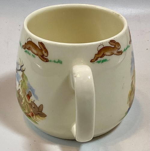 Vtg. Royal Doulton BUNNYKINS Playing in the Hay One Handle Mug Cup - Picture 3 of 5