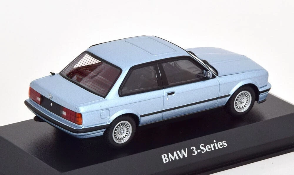 BMW 3er E30 Saloon 1986 Lightblue Metallic 1 43 Minichamps Model Car