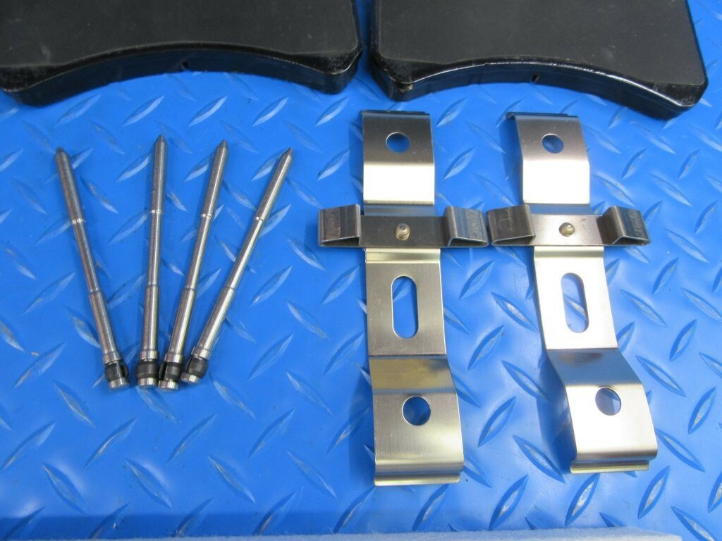 Maserati Ghibli S Sq4 Quattroporte front rear brake pads & oil air filters #7346