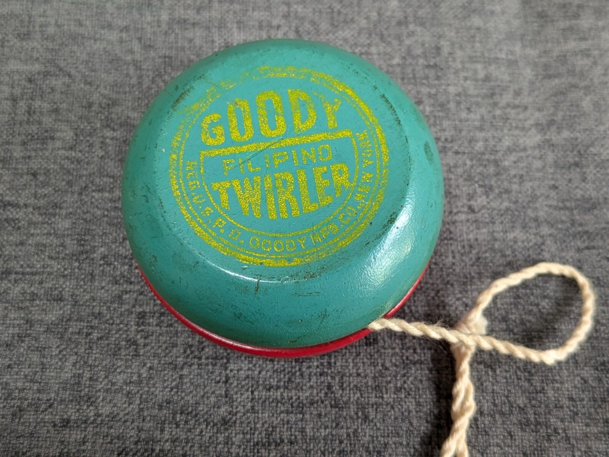 VINTAGE ORIGINAL - Goody Filipino Twirler. YO YO (RED & Green) New