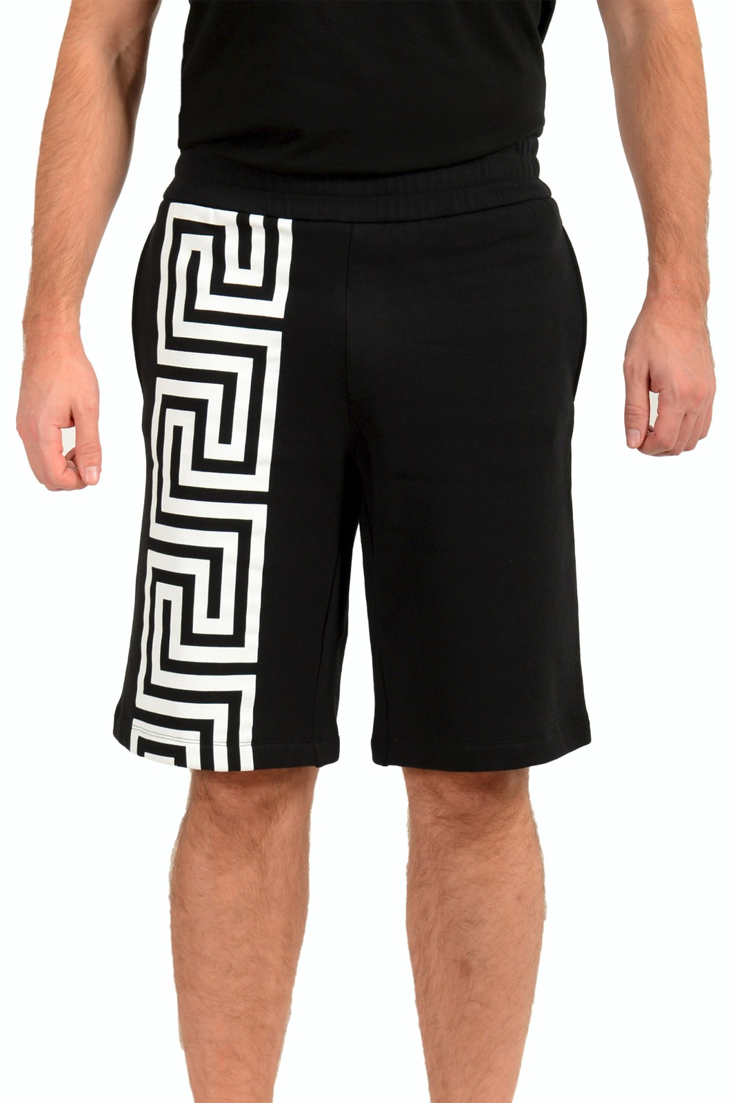 Мужские спортивные шорты для активного отдыха с черным логотипом Versace 55490₽