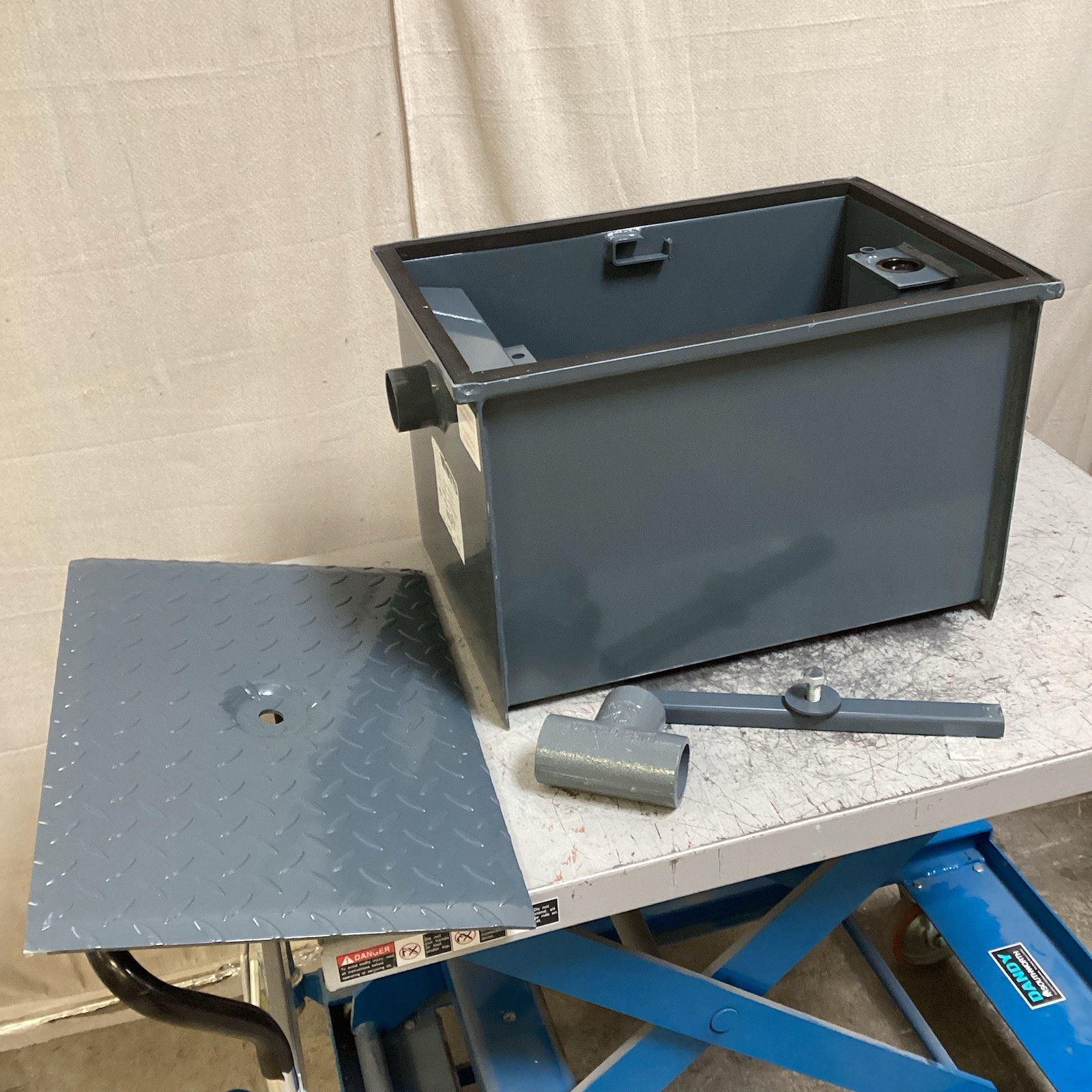 WATTS WD-15 Grease Interceptor 30 lb Cap 15 gpm 15" x 22" x 10-1/2"