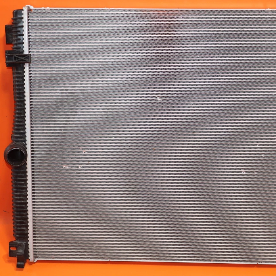 RADIADOR BMW 330 2022 2023 2024 2025 17115A30678 OEM Foto 2 de 4