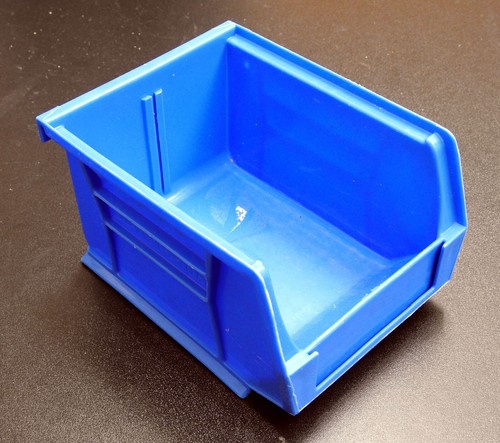 6 pieces Akro-Mils 5-In x 4-In x 3-Inch Blue Hanging and Stackable Bins