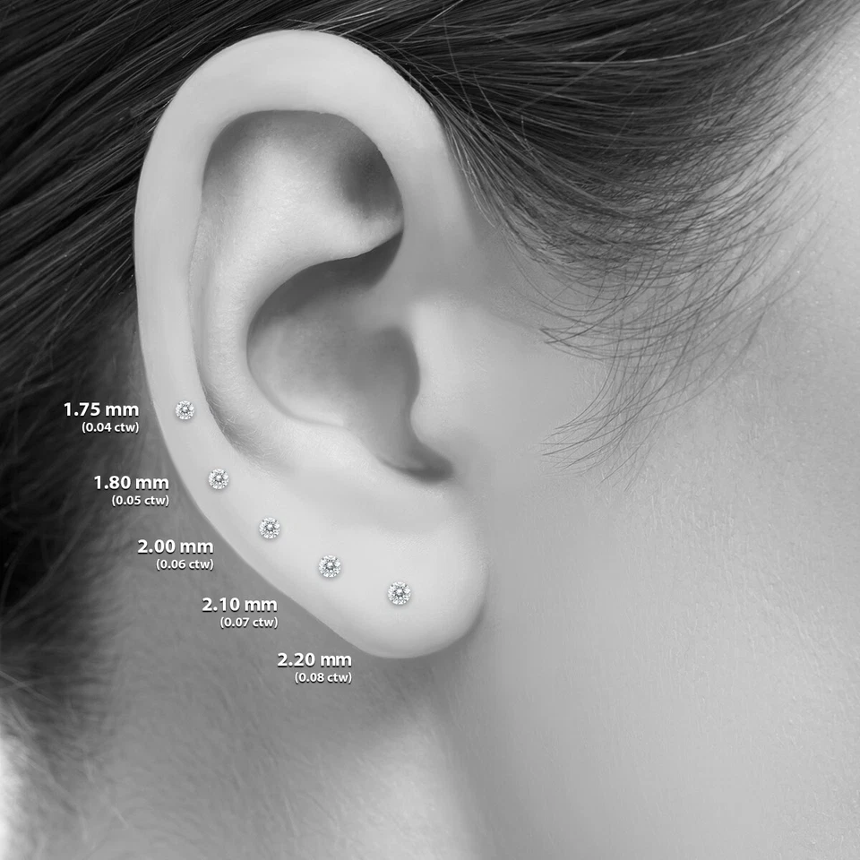 Aretes solitarios redondos de diamantes de 0,05 quilates en oro blanco de 14 k con parte posterior de silicona Foto 3 de 3