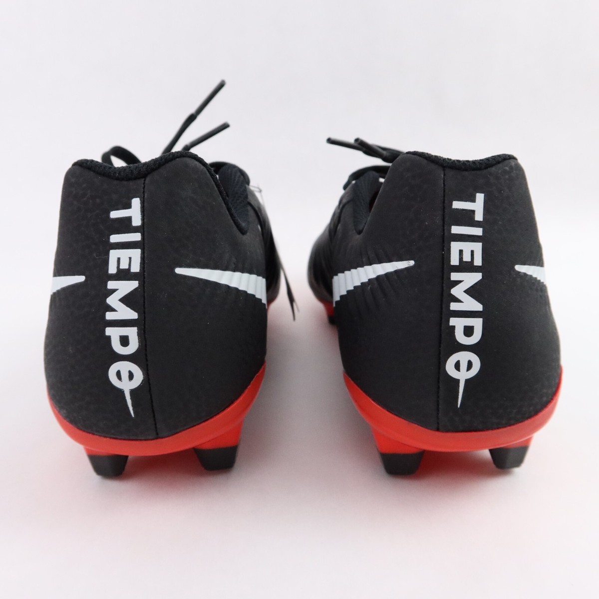 Nike Legend Academy 7 Soccer Cleats Men
