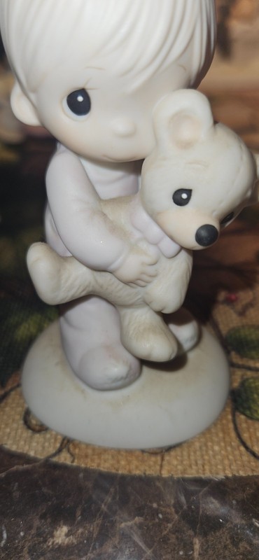 E-1372/B Precious Moments Figurine: Jesus Loves Me 1978