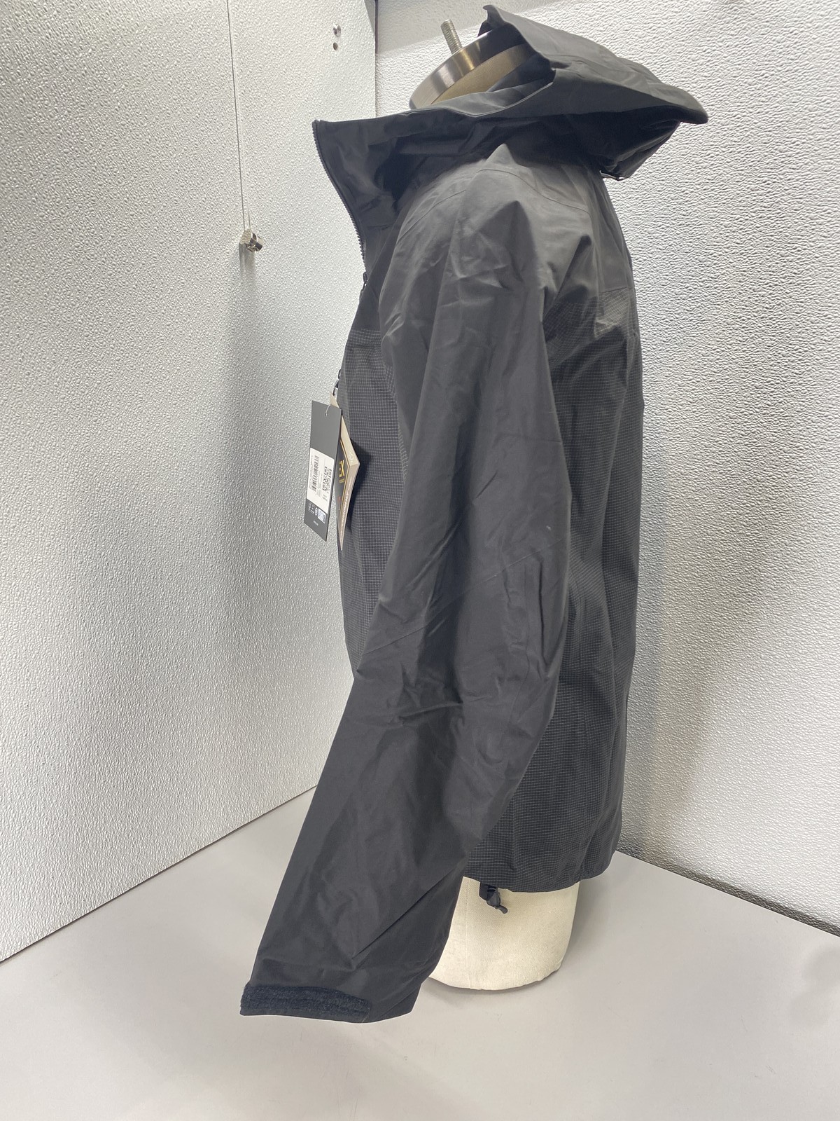 Arc'teryx Mens Alpha Hiking Alpine Ready Lightweight Jacket Size S Black thumbnail 10