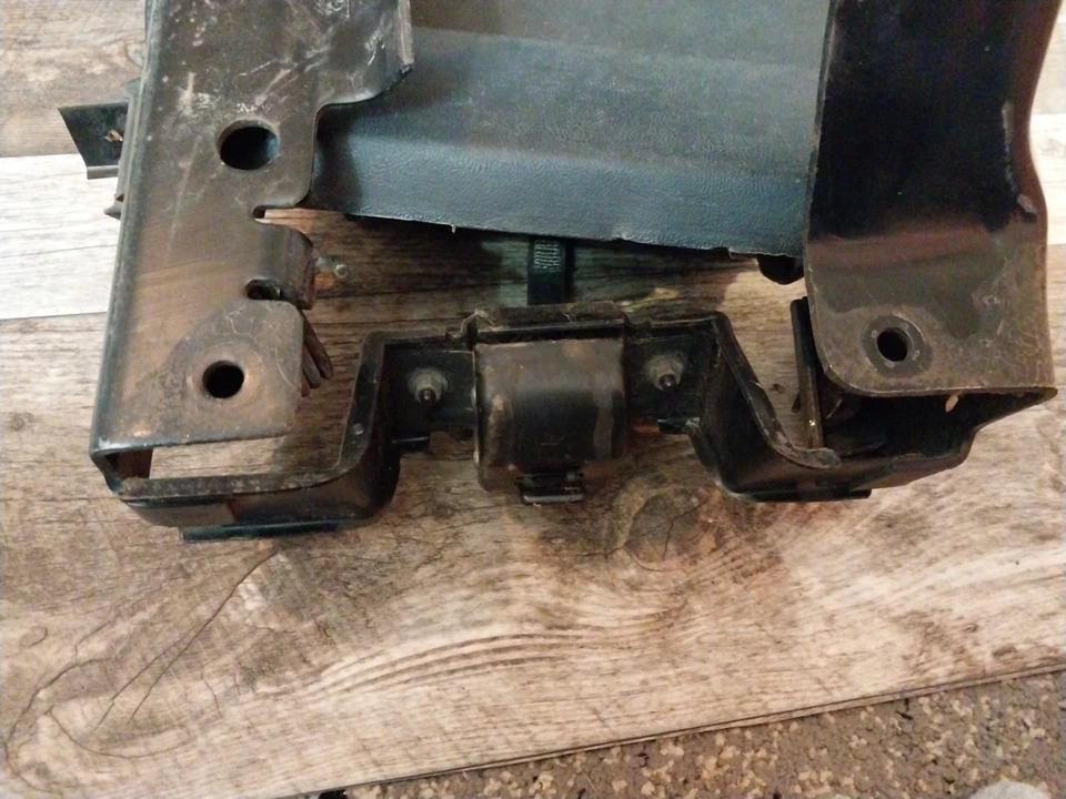 82-92 Chevy Chevrolet S10 GMC Sonoma Rear Jump Seat And Frame Mount Drivers OEM - Image 4 of 4