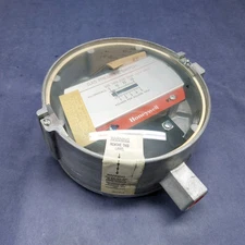 Honeywell C437G 1028  Gas/Air Pressure Switch NOS