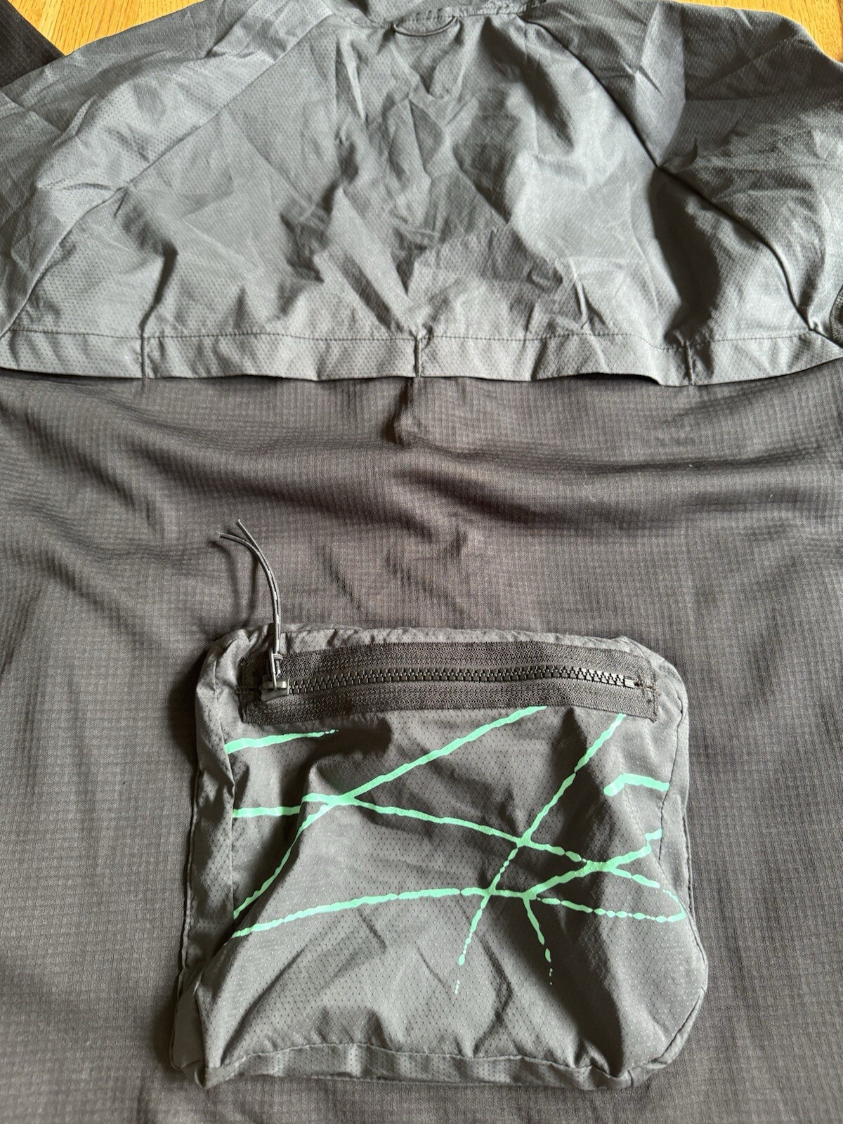 Nike Windrunner D.Y.E. Packable Running Jacket Sm… - image 6