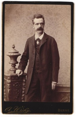 Photograph A. Wicky, Berne, elegantly dressed gentleman with mustache 