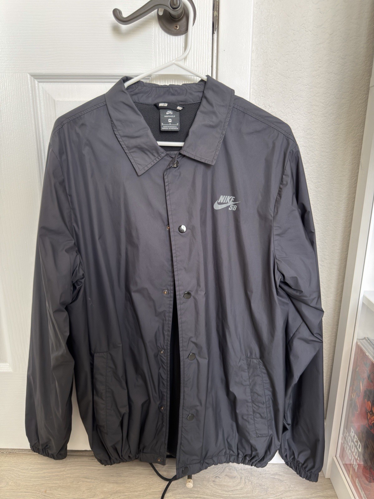 Nike SB Nike Shield Jacket Men&rsquo;s Medium Black Skate Windbr