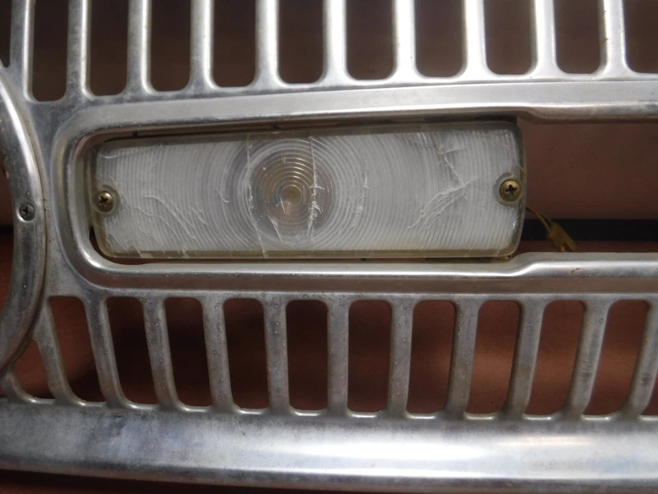 Dodge B100 B200 B300 71-73 Mopar Van Tradesman Sportsman parrilla OEM envío gratuito Foto 3 de 4