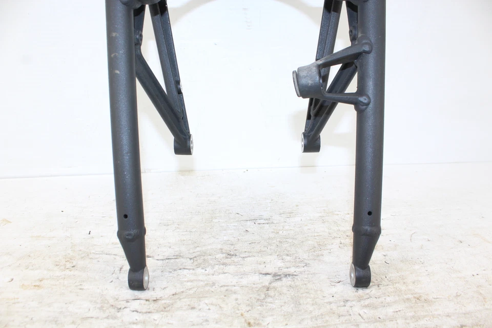 2012 TRIUMPH STREET TRIPLE 675 REAR SUBFRAME BACK SUB FRAME T2070612 Foto 3 de 4