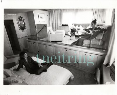 CUNARD LINE QE2 QUEEN ELIZABETH 2 LINER SHIP SUITE W/MODELS LATE 1970s VTG PHOTO