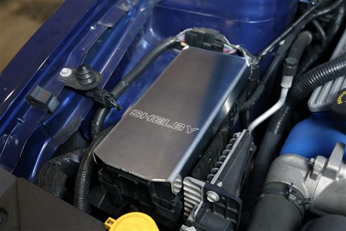 SHELBY Logo Aluminum Fuse Box Cover Fits 2010-2014 Ford Mustangs V6 GT Cobra SVT - Foto 1 di 8
