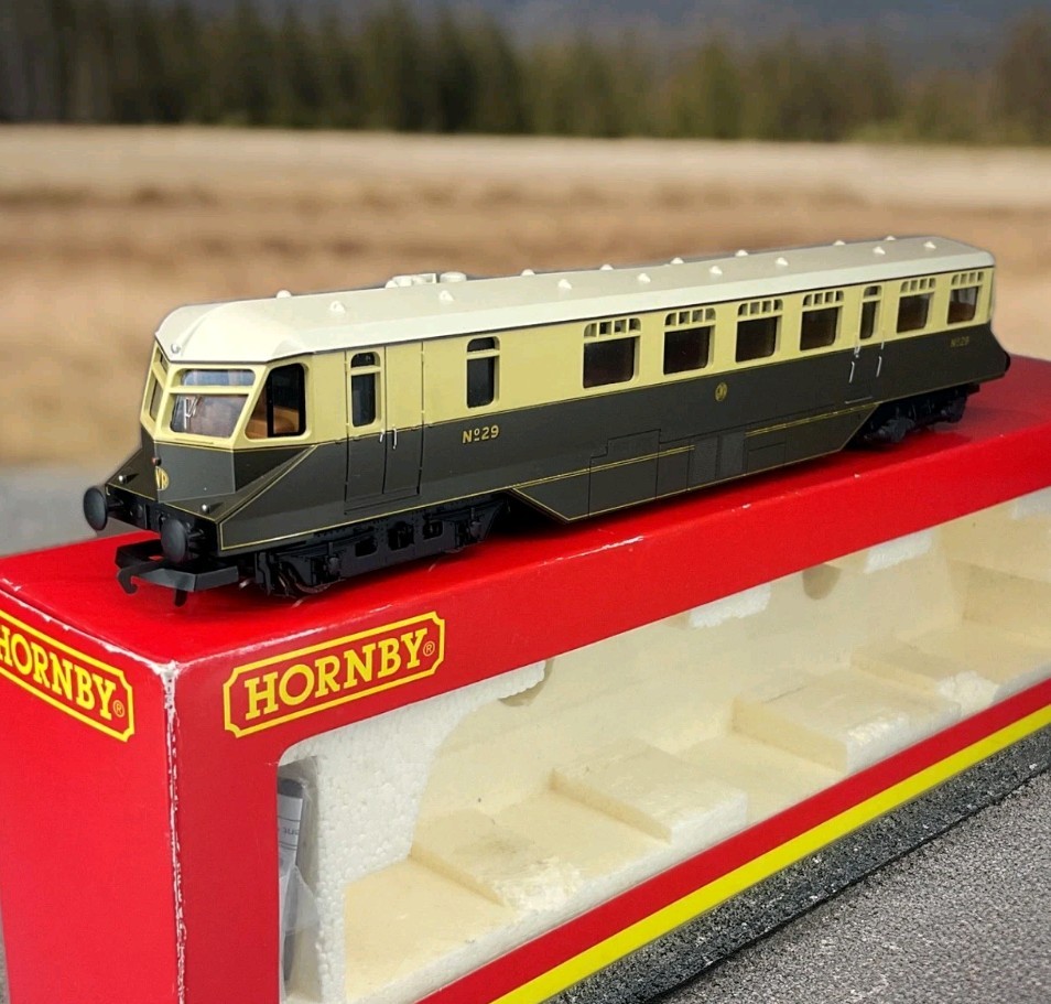 Boxed Hornby R2524 GWR Diesel Railcar No. 29 OO Gauge Loco