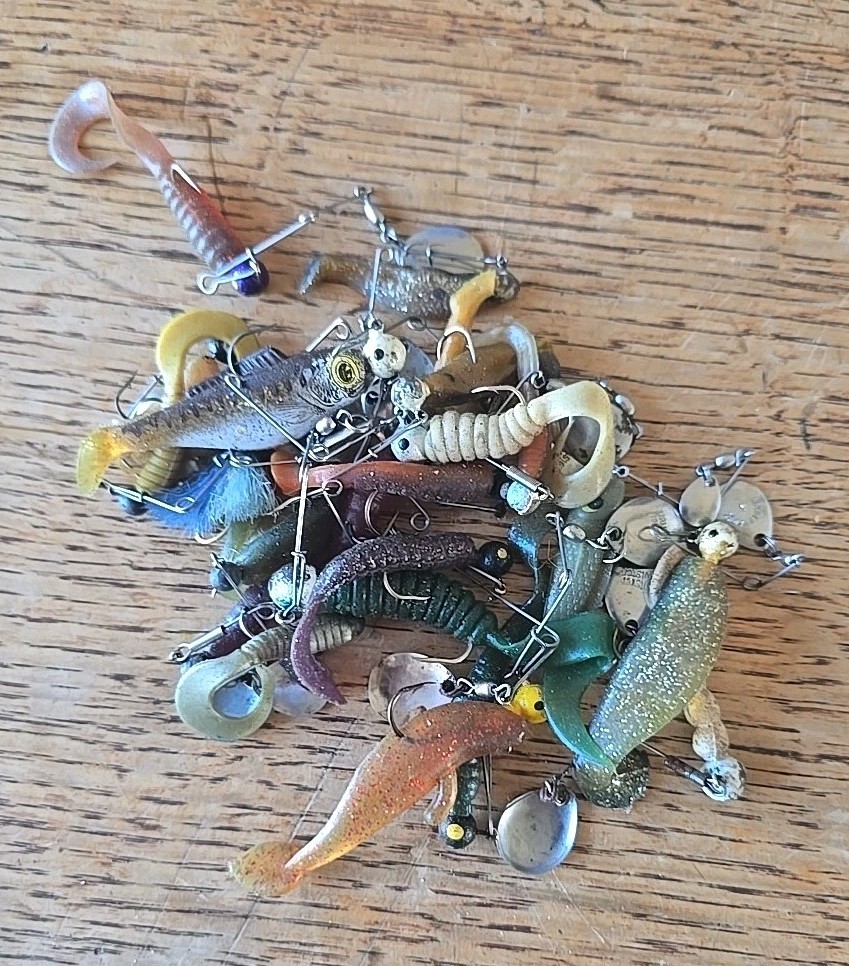Lot 100's Panfish  Fishing Lures Jigs Doll Flies Twist Tails Beetle Spins Grubs - Image 4