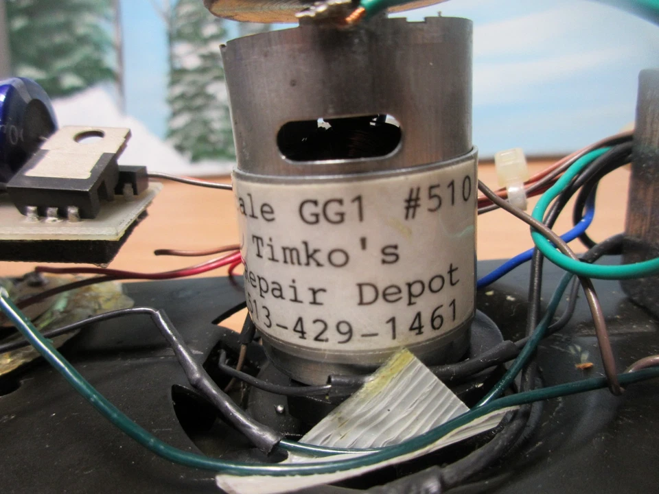 Weaver  O-GA PRR GG1 Brunswick Green 5 Stripe Electric LOCOMOTIVE FRAME AND MORE - Image 2 of 4