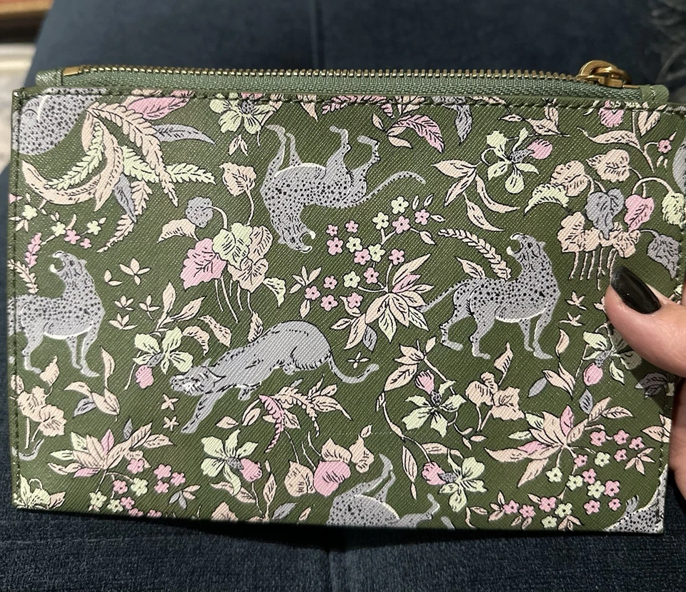 Bolso de mano de cuero J. CREW verde oliva floral y leopardos con cremallera superior 8.25 x 5.5" NWT Foto 2 de 4