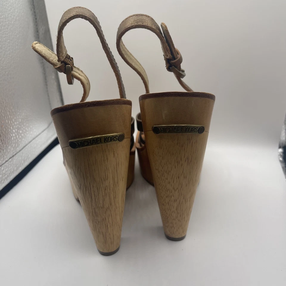 Sapatos plataforma salto madeira marrom natural feminino KORS Michael Kors 6M - Imagem 2 de 4