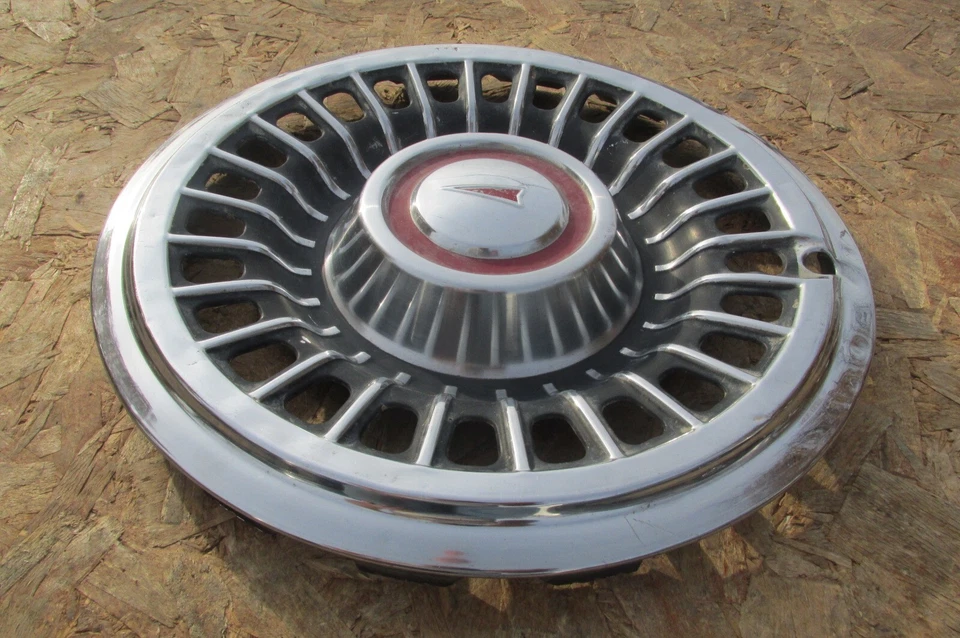 Pontiac Parisienne 1966, Lauretian, Strato Chief 14" tapacubos canadiense Foto 3 de 4