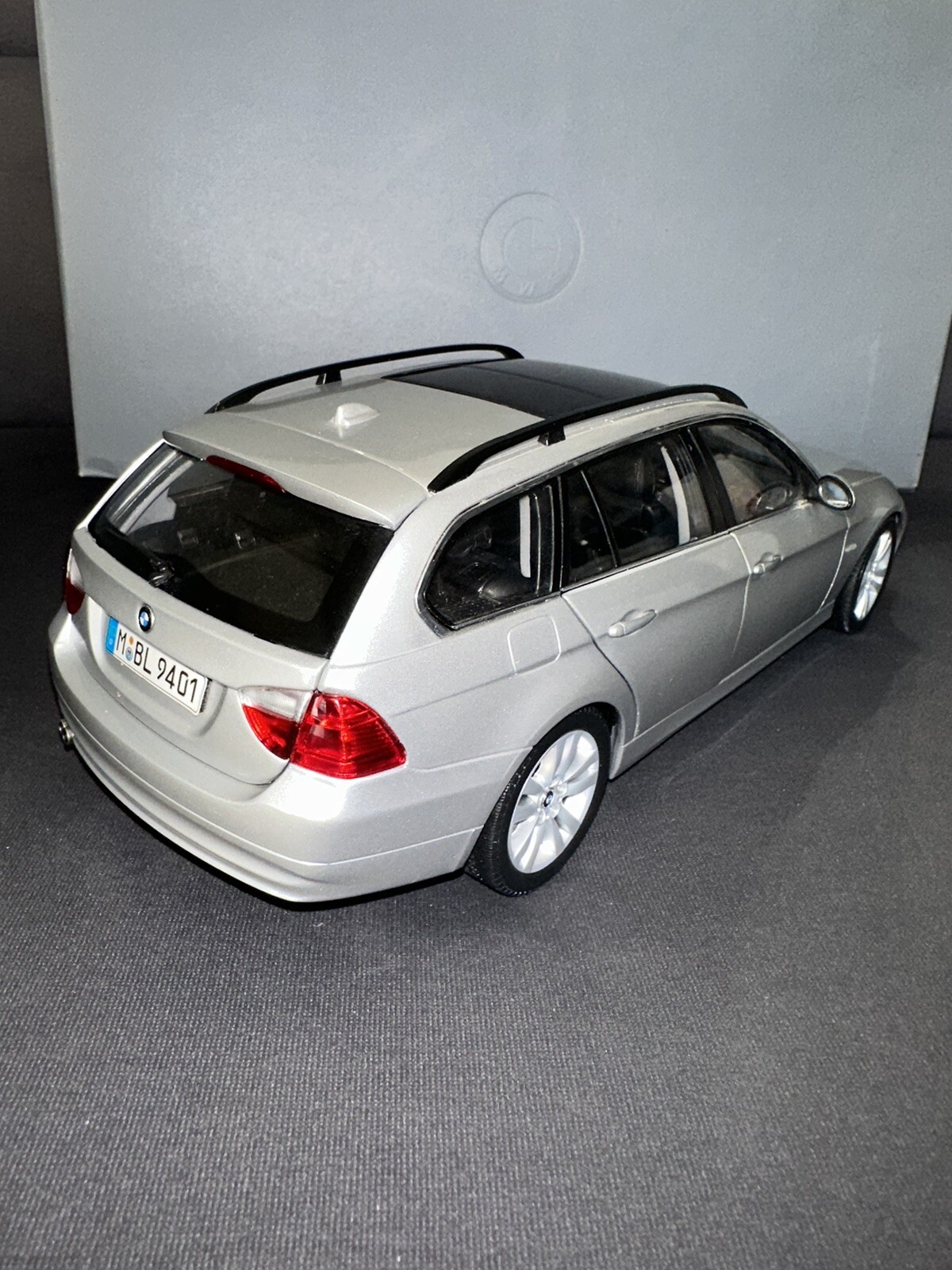 1-18-bmw-330i-e91-touring-break-schuco-ebay