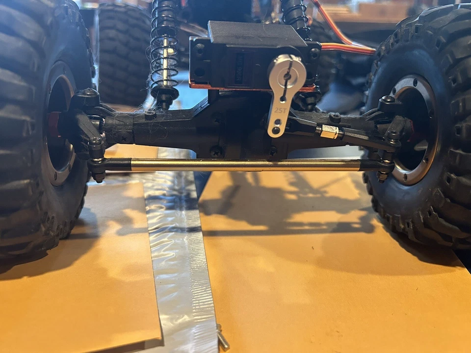 Redcat Everest 10 Four Wheel / Rear Steering Crawler 4WS complete kit with servo - Image 2 of 4