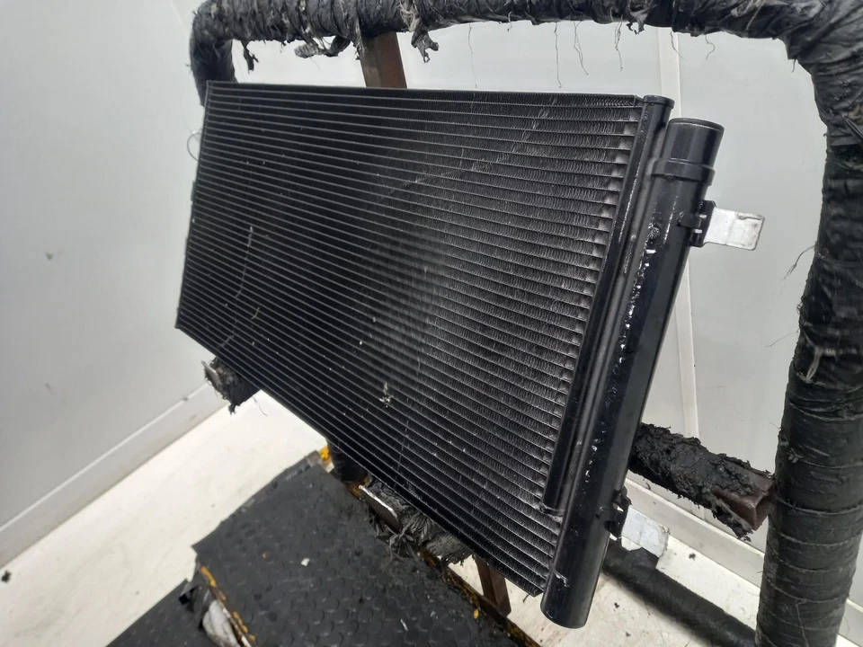 PORSCHE MACAN Air Con Condenser AC Conditioning 2013-2024 2.0L CYP-GPF-MYN   - Image 3 of 4