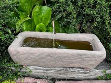 Brunnen Trog länglich - Wasserspiel mit Pumpe - Kunst Sandstein Antik Look J 23