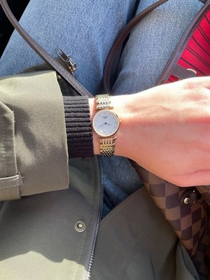 Longines La Grande Classique Damenuhr  Quarz, Perlmutt-Zifferblatt, 12 Diamanten