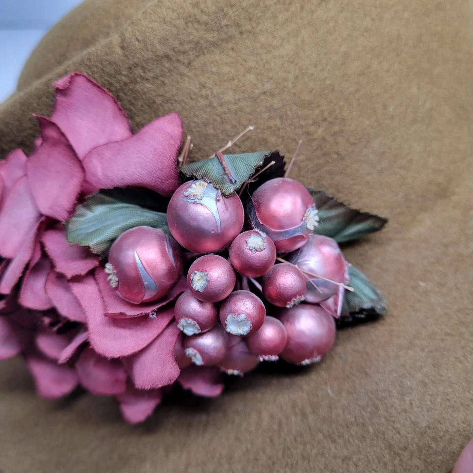 Винтажная шерстяная церковная шляпа 1950-х годов с коричневым розовым цветком ягодами для чаепития стильный котелок - Изображение 4 из 4