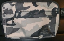 Borsa a tracolla Under Armour UA Loudon in vita grigio nero mimetico