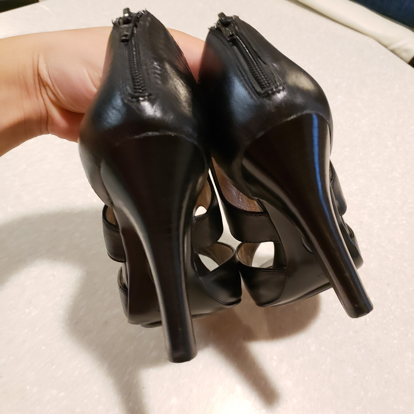 SAOLA SOFFT Peep Toe Nero Scamosciato Tacchi 8M Suola Antiscivolo