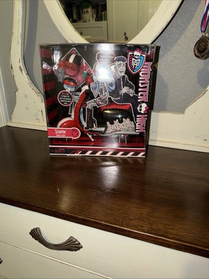 #ad 2011 Monster High Doll Ghoulia Yelps Scooter NEW $71.00