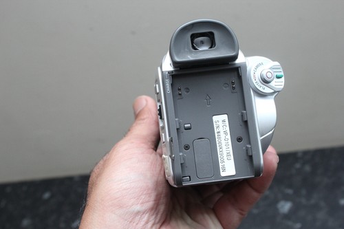 Samsung VP-D101 Handheld Mini DV Camcorder UNTESTED NO CHARGER READ NOTES - Picture 8 of 20