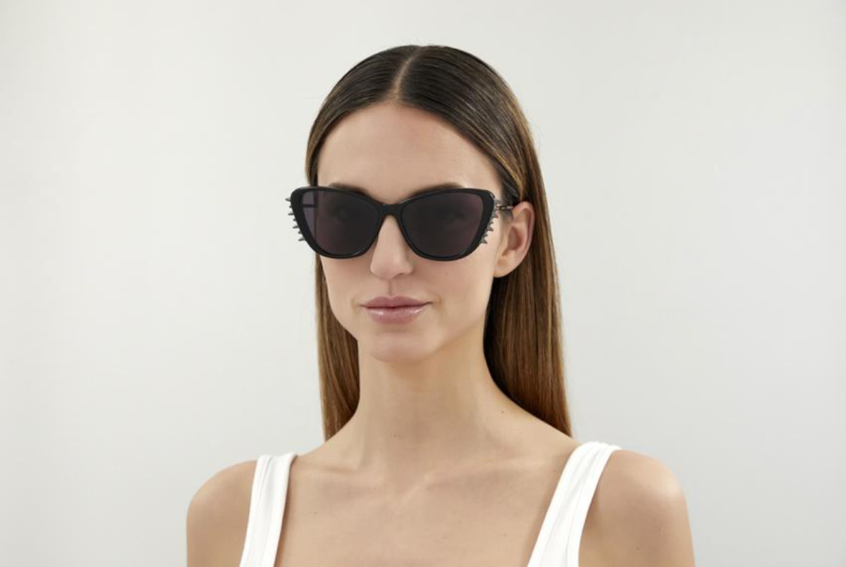 【関税&送料込】Alexander Mcqueen Cat-Eye Sunglasses Spike S Alexander McQueen - Spike Studs Cat-eye Mask Sunglasses