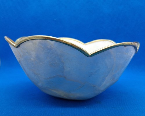Vintage Capiz Shell Bowl Made In The Philippines 5 1/2" Diameter Gold Rim - Picture 4 of 6
