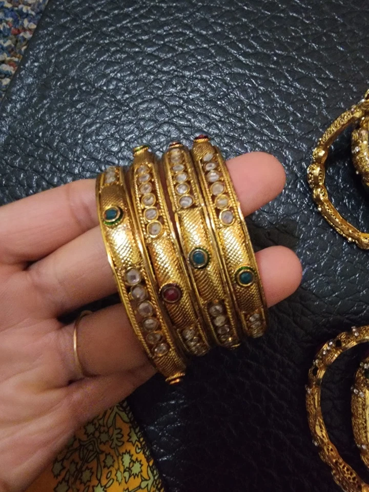 Par de brazaletes nupciales enchapados en oro Kundan indio paquistaní de Bollywood Foto 4 de 4