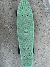 Santa Cruz Classic Dot Mid Skateboard, Grün,...