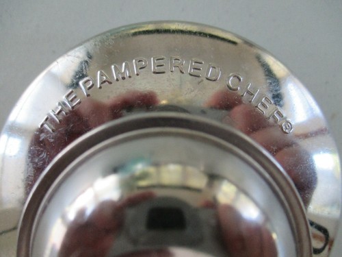The Pampered Chef Cut and Seal Kitchen Tool 3.5" - Picture 2 of 4