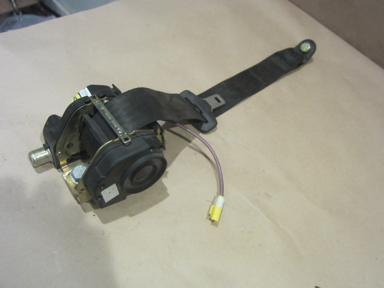 Maserati  Quattroporte Rear Lateral Seat Belt Roller - P/N 66948500