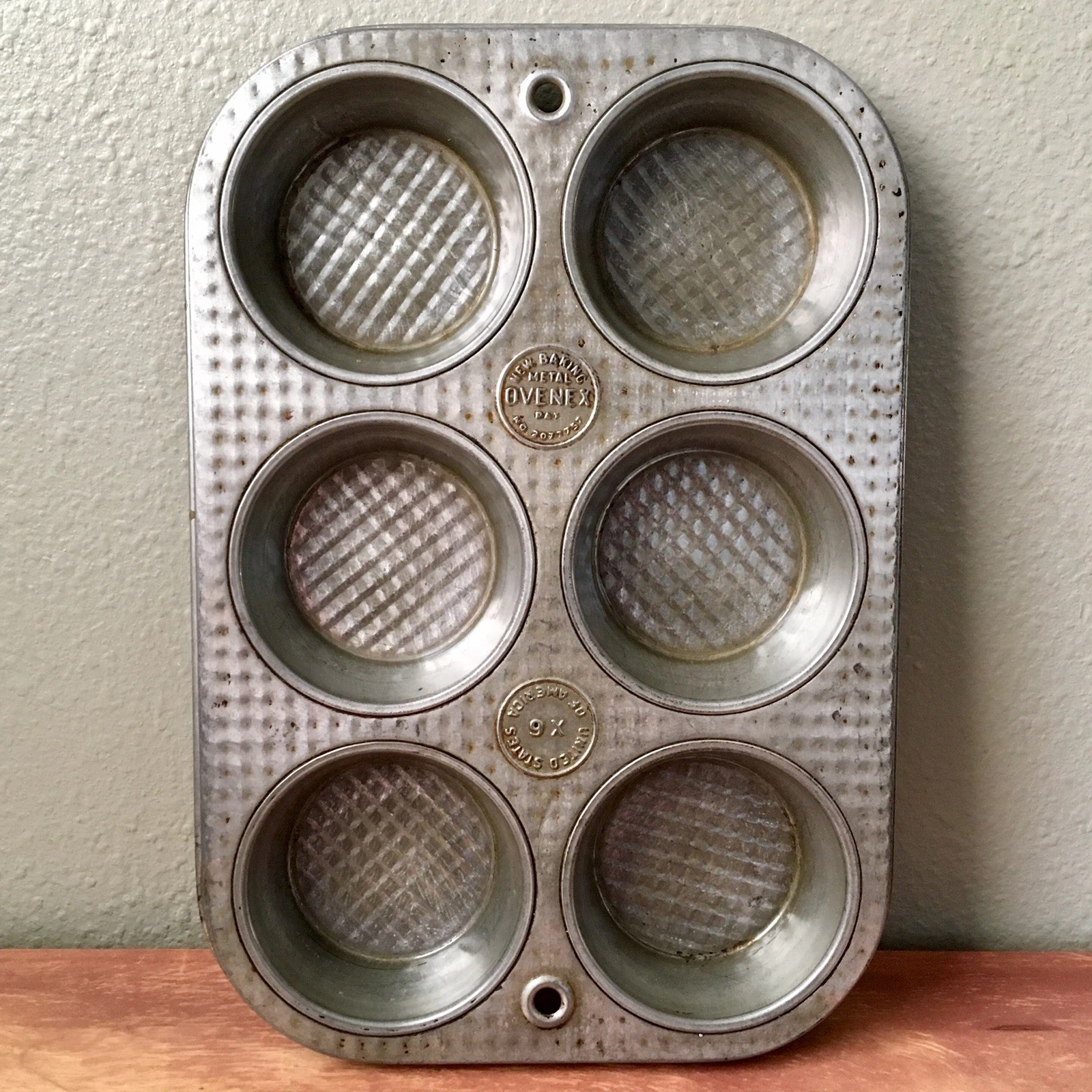VTG OVENEX “ New Baking Metal” 6 Cupcake Pan Cupcake Tin. Diamond Square Pattern
