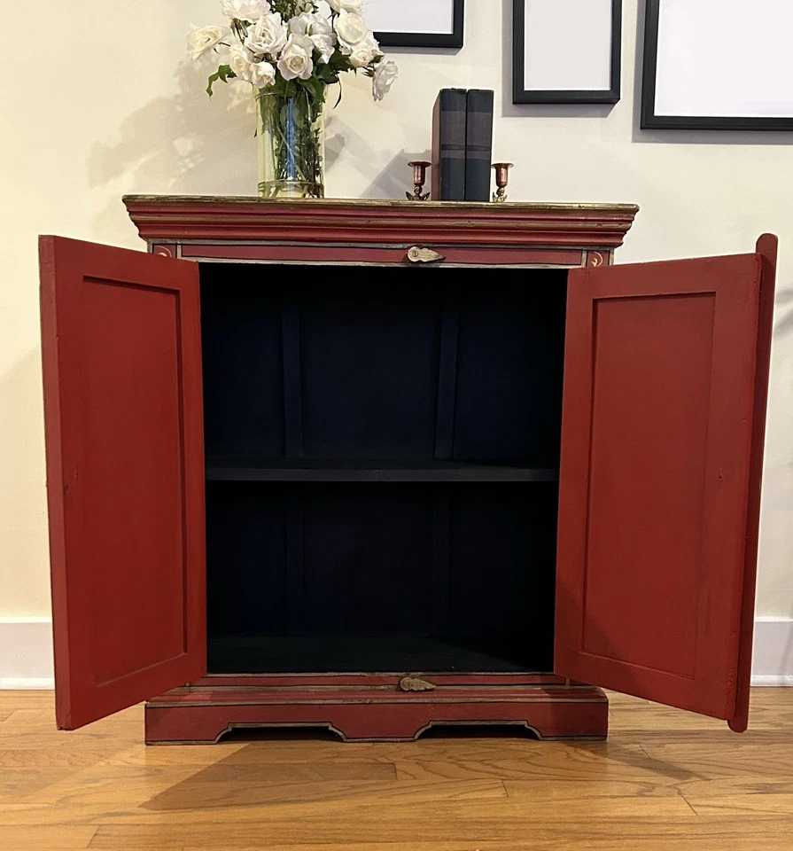 Elegante gabinete artesanal vintage pintado a mano de madera floral rojo y dorado Foto 4 de 4